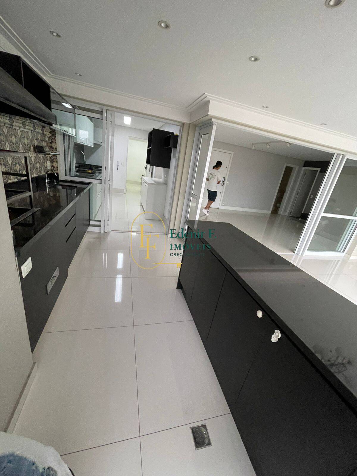 Apartamento, 3 quartos, 140 m² - Foto 2