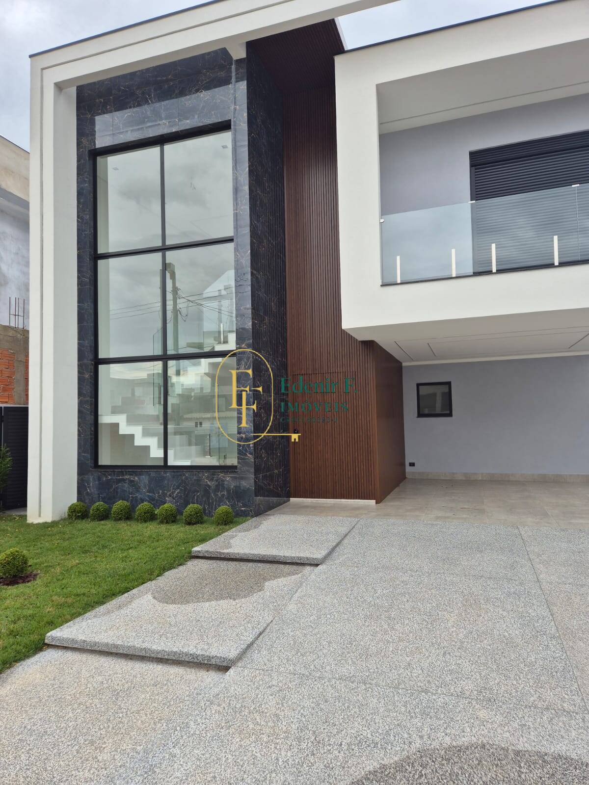 Casa, 4 quartos, 260 m² - Foto 1
