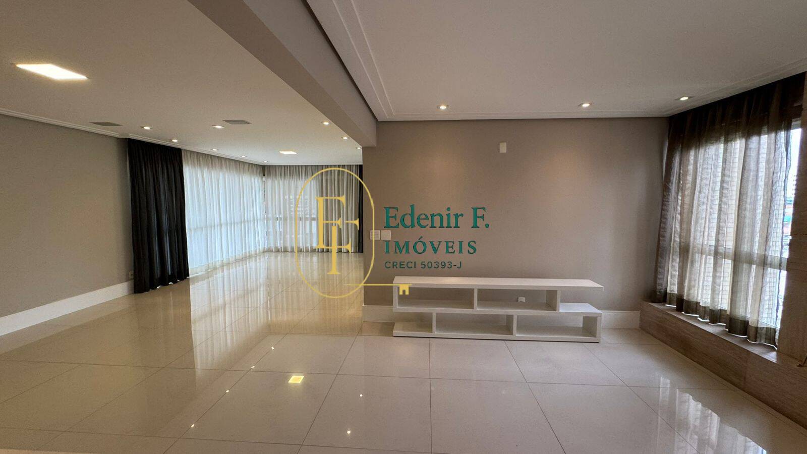 Apartamento, 4 quartos, 242 m² - Foto 2